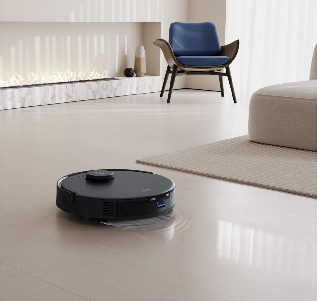 Ecovacs Deebot N20 Pro Plus đang làm sạch sàn trong phòng khách